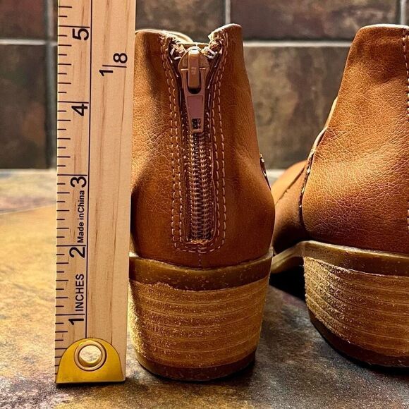 B O C By Born Lucky Brown Ankle Heel Booties 6 1/2 - Picture 8 of 14